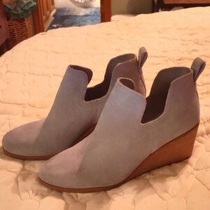 Tom's suede wedge heeled ankle boots genuine leather size 7